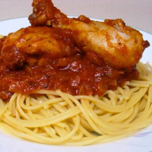 TALLARINES ROJOS CON POLLO